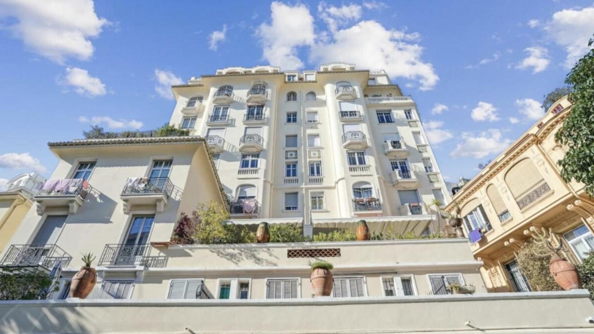 Apartment Luxueux Avec Terrasse Et Parking