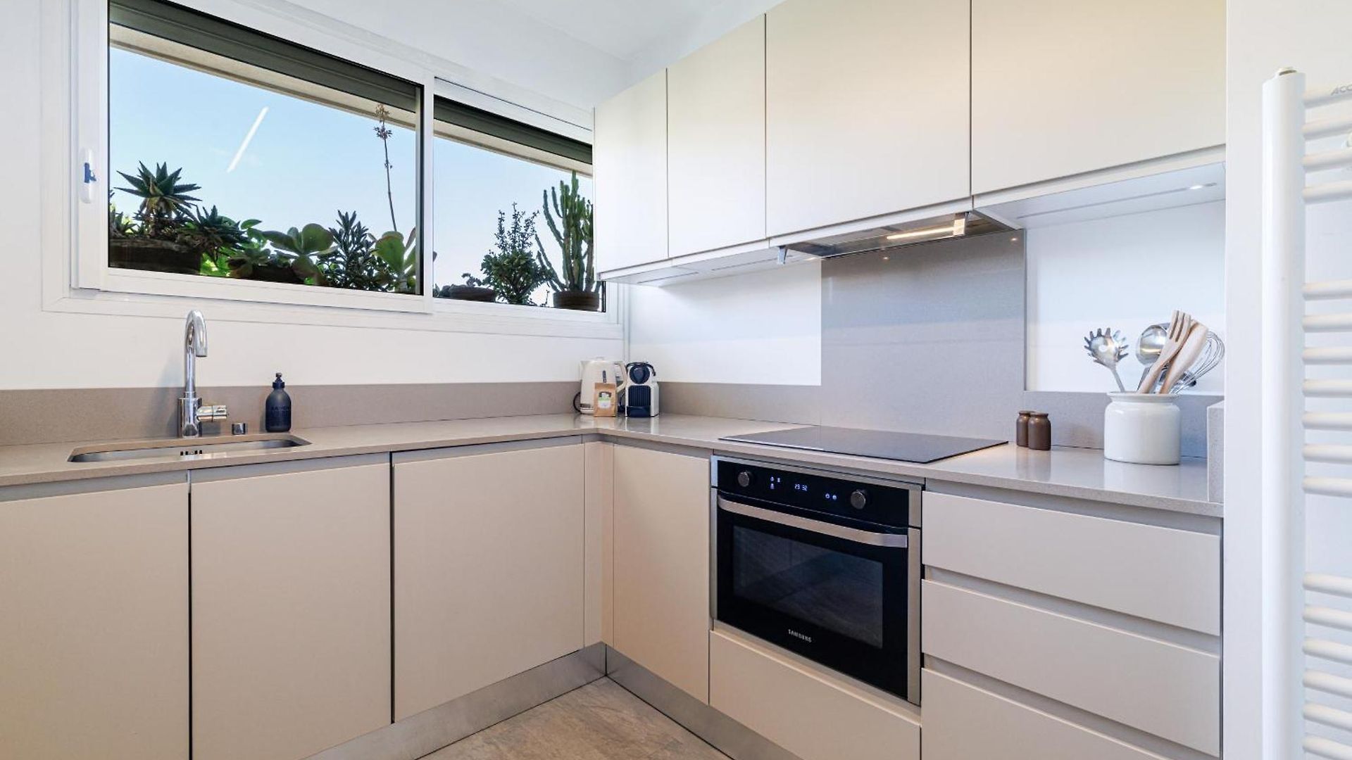 Quiet & Open View - 1 Bdr Large Terrace Appartement *
