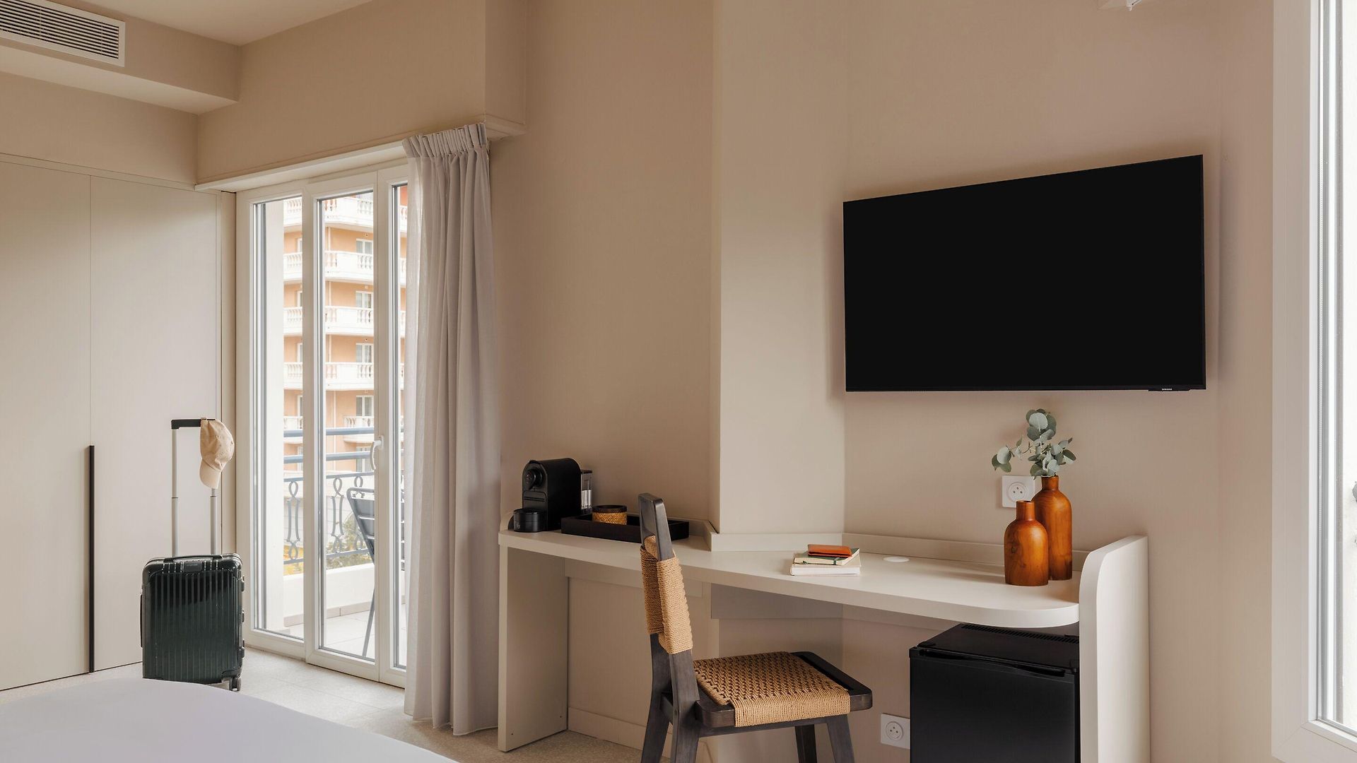 Crisol Promenade Hotel