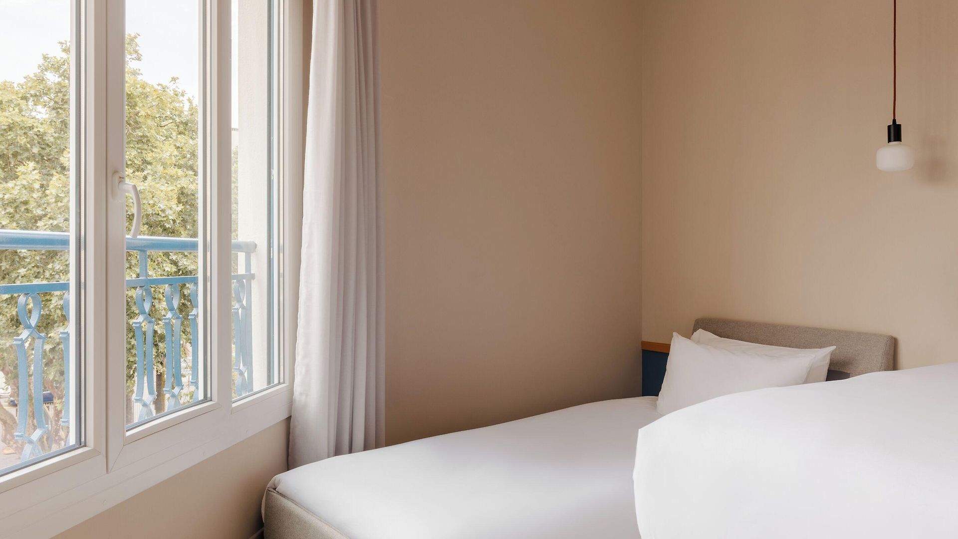 Crisol Promenade Hotel *