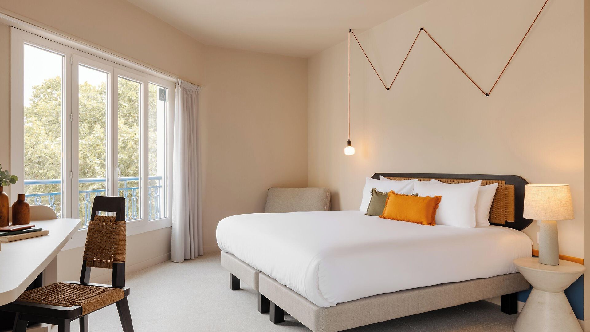 Crisol Promenade Hotel