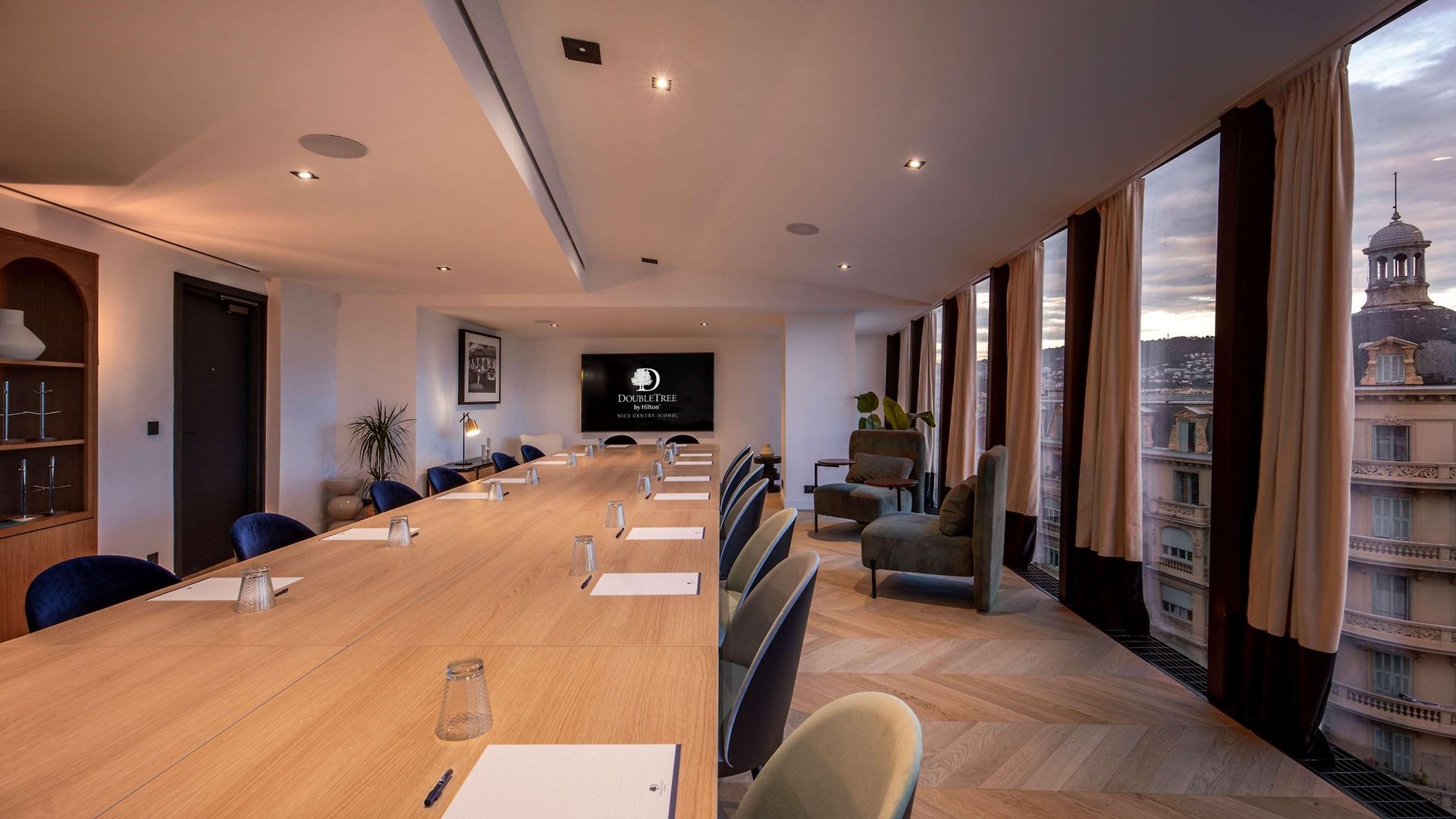 Doubletree By Hilton Centre Iconic Hotel 4*