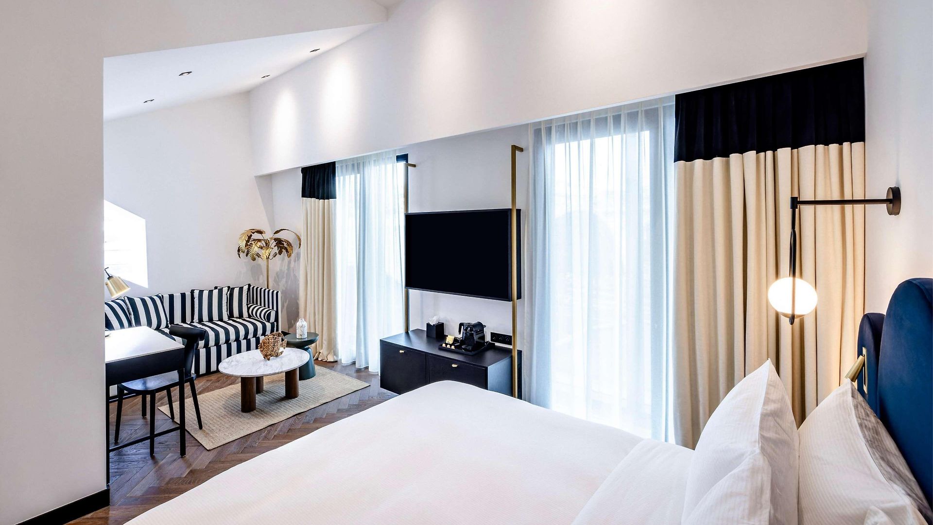 Doubletree By Hilton Centre Iconic Hotel 4*