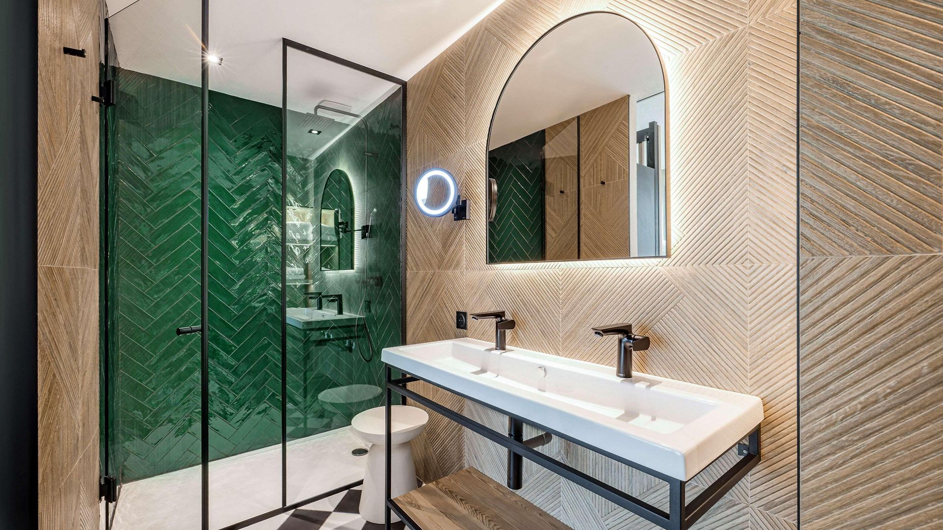 Doubletree By Hilton Centre Iconic Hotel 4*