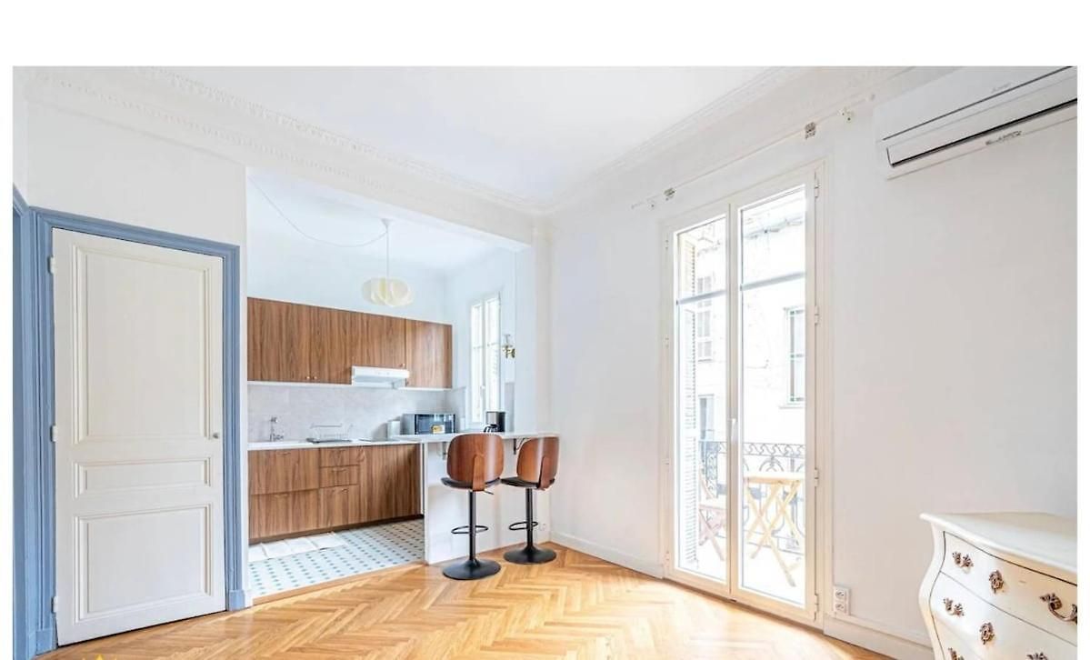 Apartment Large 7 Minutes From *
