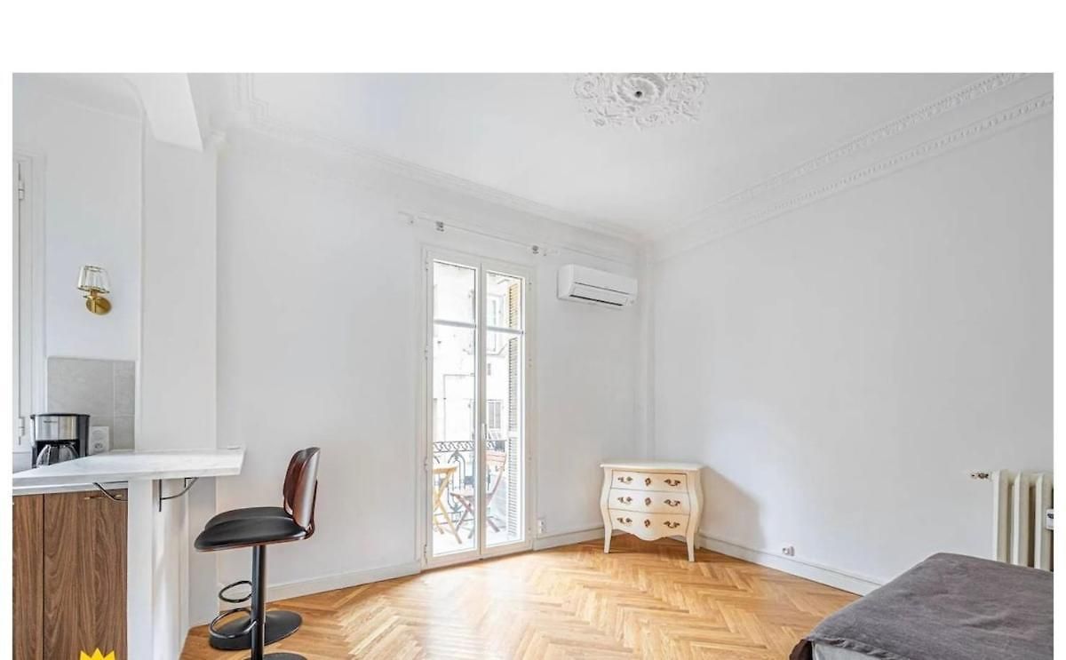 Large 7 Minutes From