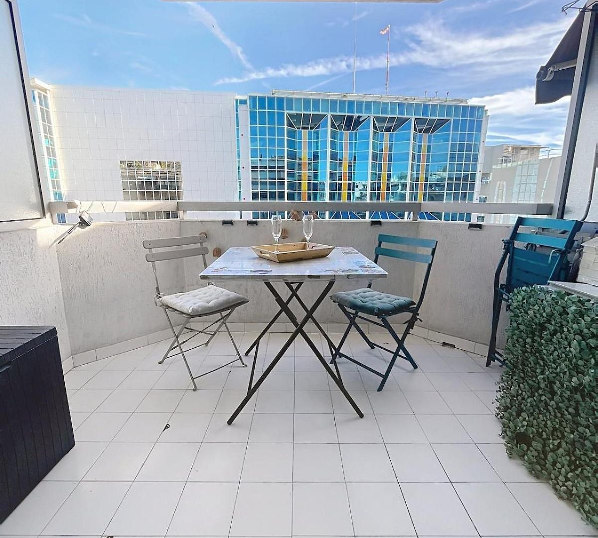Sunny On A High Floor With Terrace Appartement