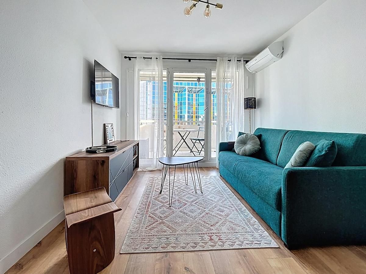 Sunny On A High Floor With Terrace Appartement Nice