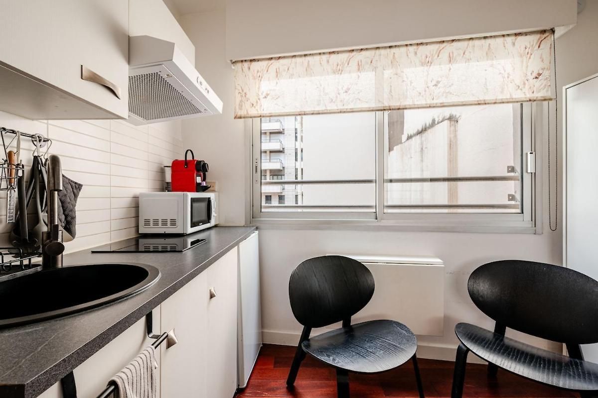 Studette A Coté De La Et La Promenade Appartement Nice
