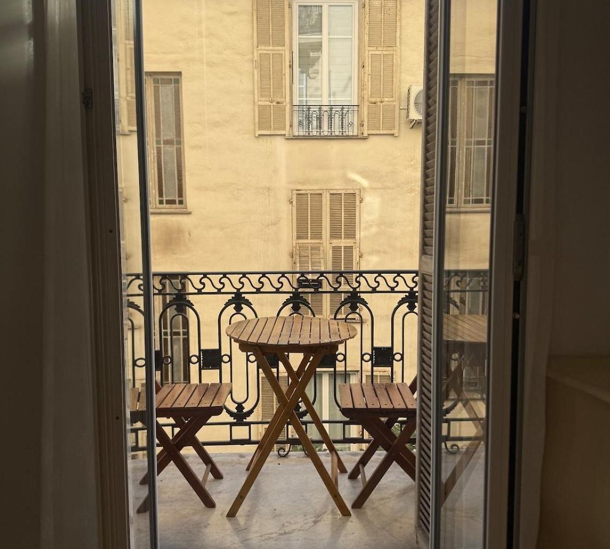 Large 7 Minutes From Apartment *