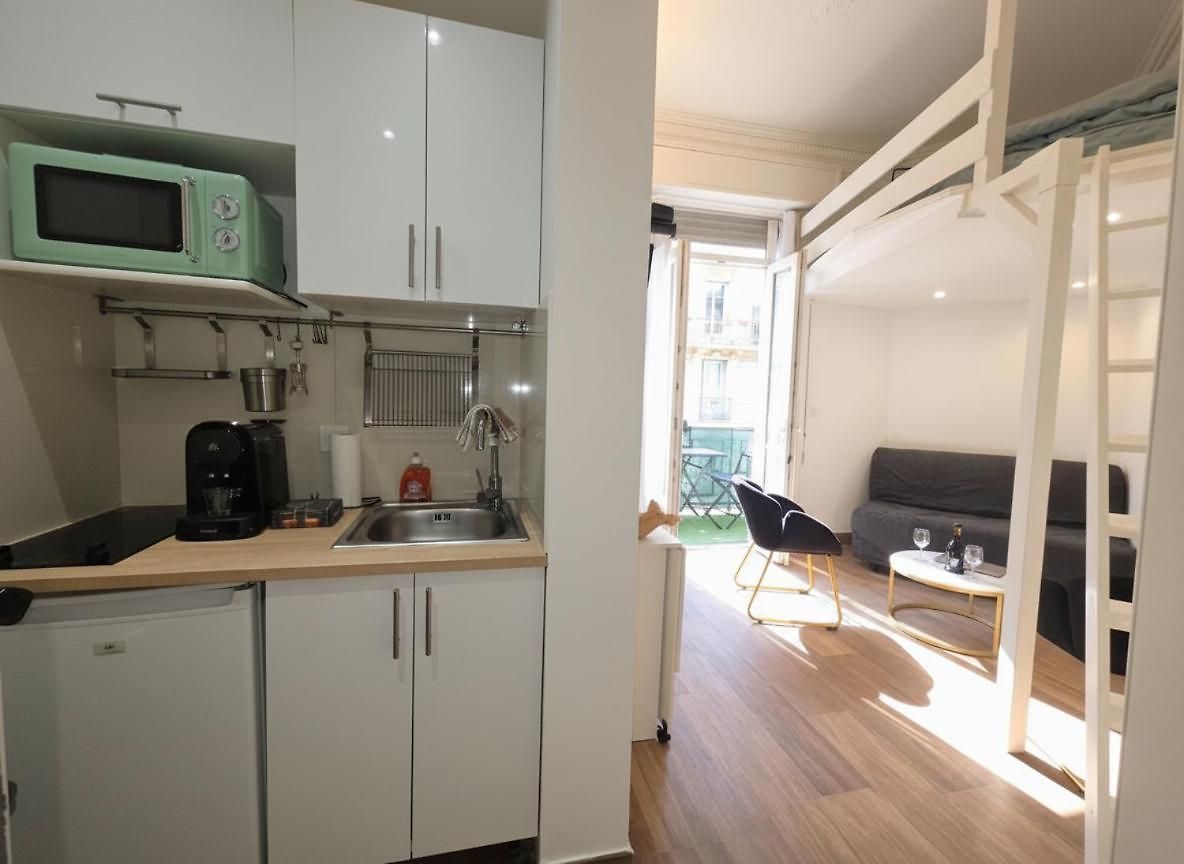 Cozy Studio, Balcony & Ac, Heart Of Apartment *