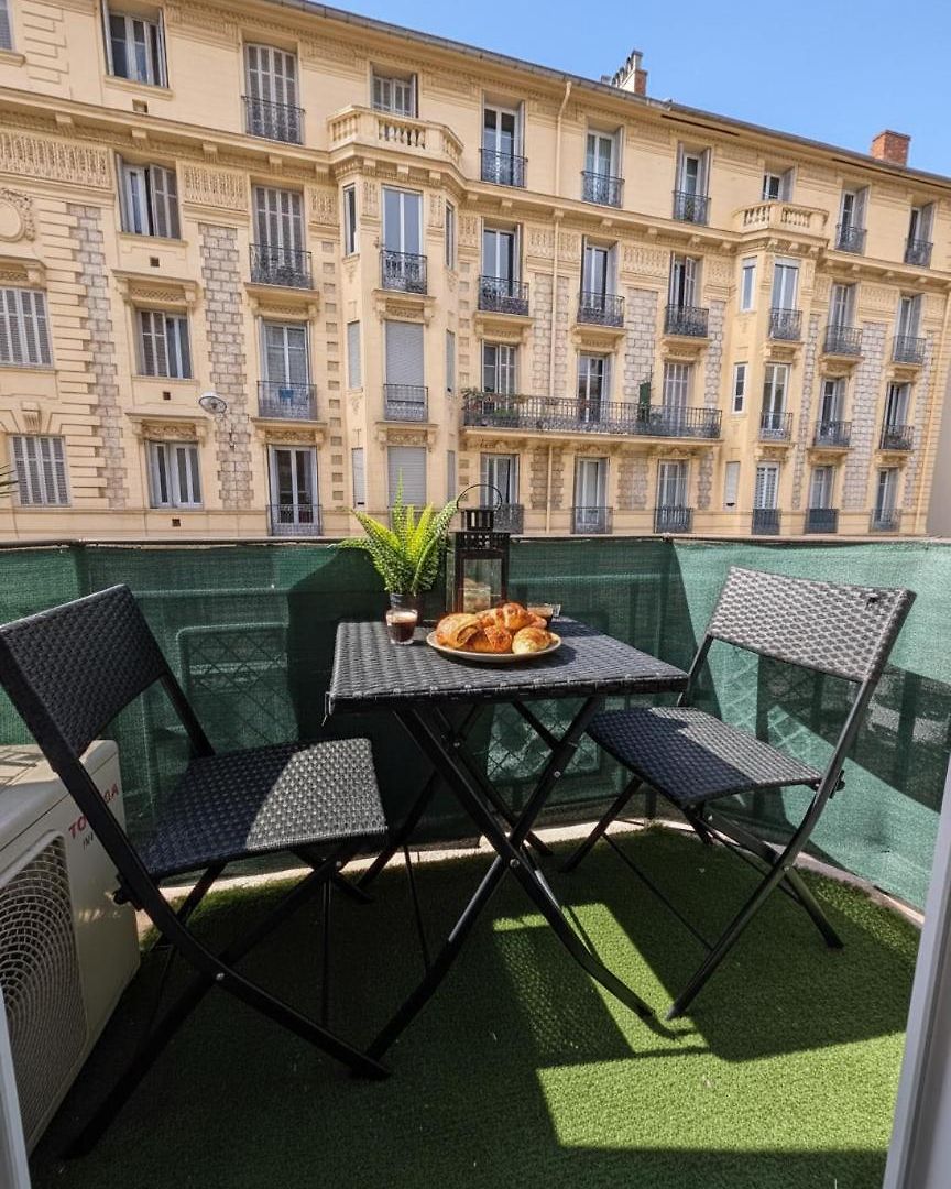 Cozy Studio, Balcony & Ac, Heart Of