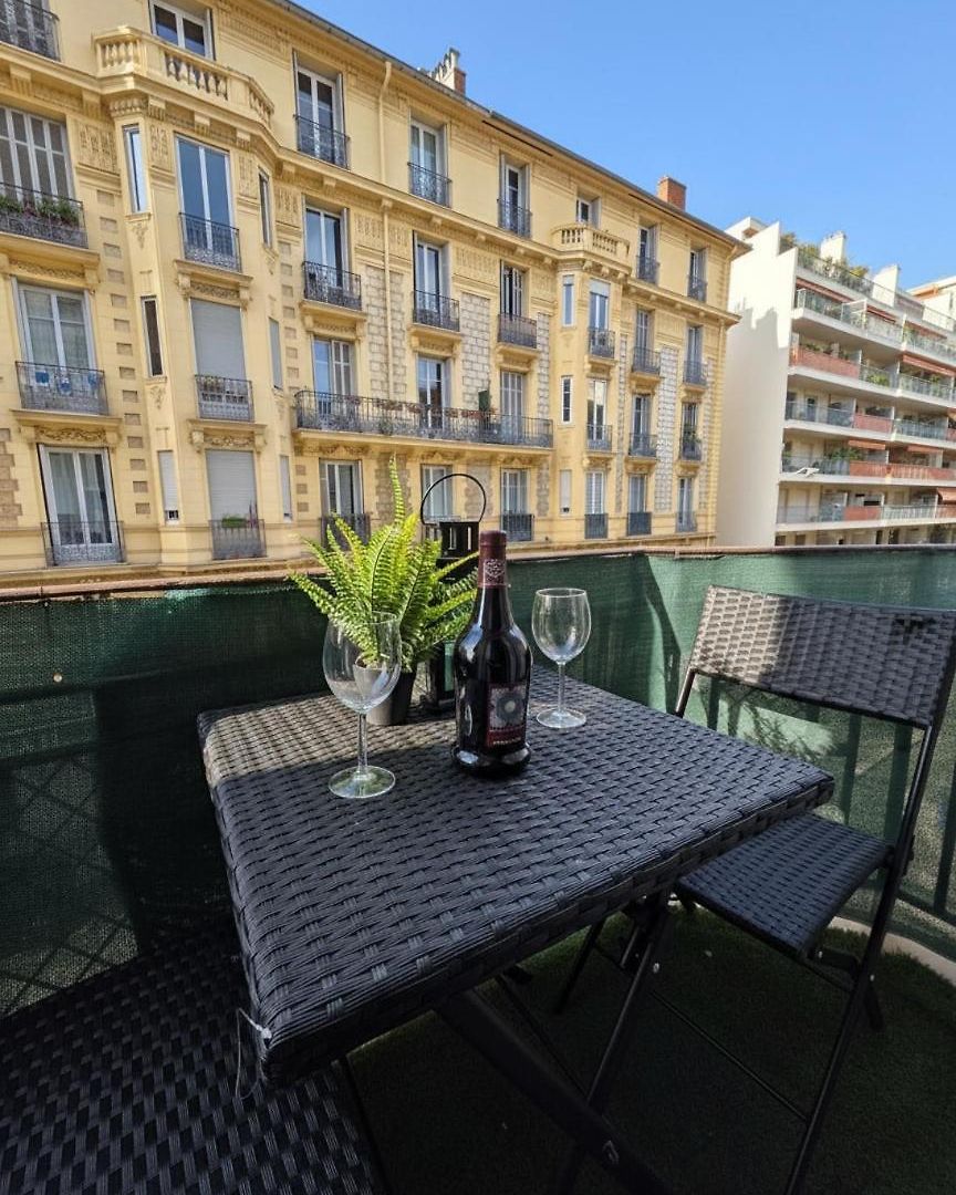 Cozy Studio, Balcony & Ac, Heart Of