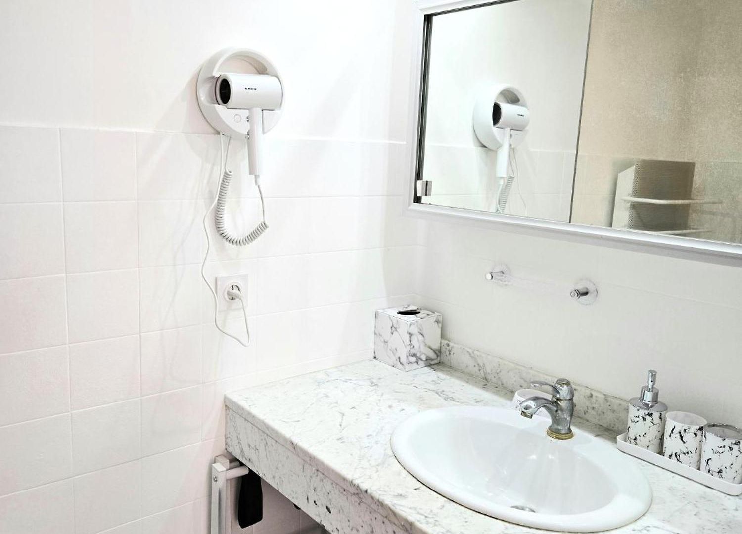 Appartement Le Mazet, Nice, Piscine, Vue Mer, Promenade Des Anglais, Baie Des Anges Nice
