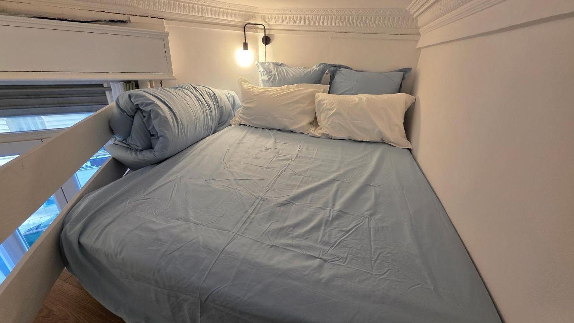 Cozy Studio, Balcony & Ac, Heart Of Apartment *