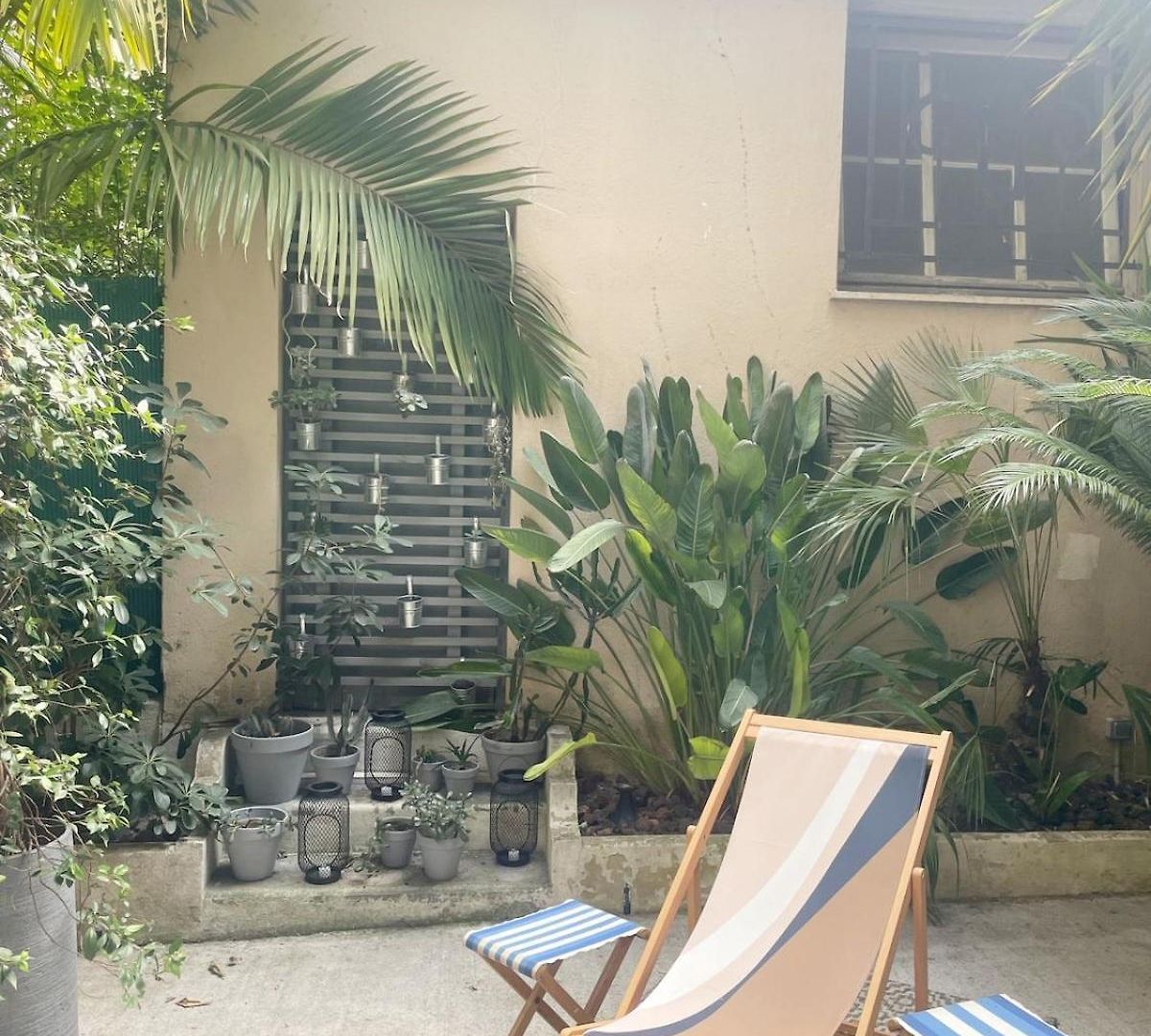 Apartment With Private Garden In Center *