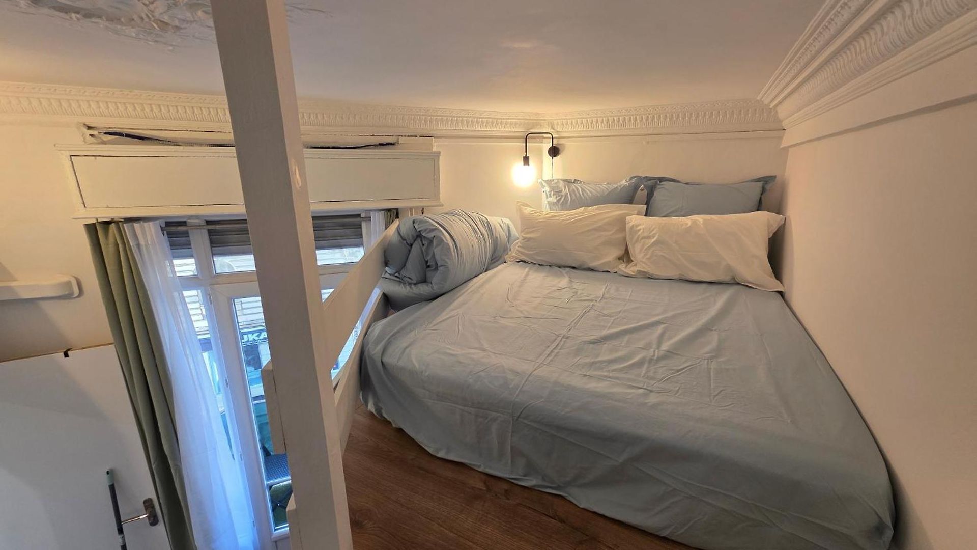 Cozy Studio, Balcony & Ac, Heart Of Apartment