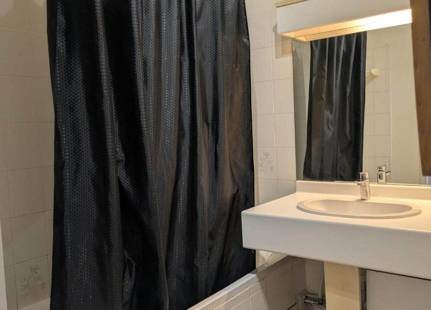 F2 A 50 M De La Apartment *