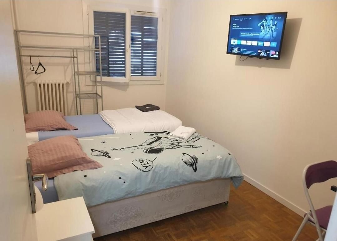 Bed & Breakfast Seaside Tram Haven: Budget-friendly With Kitchen And Views *