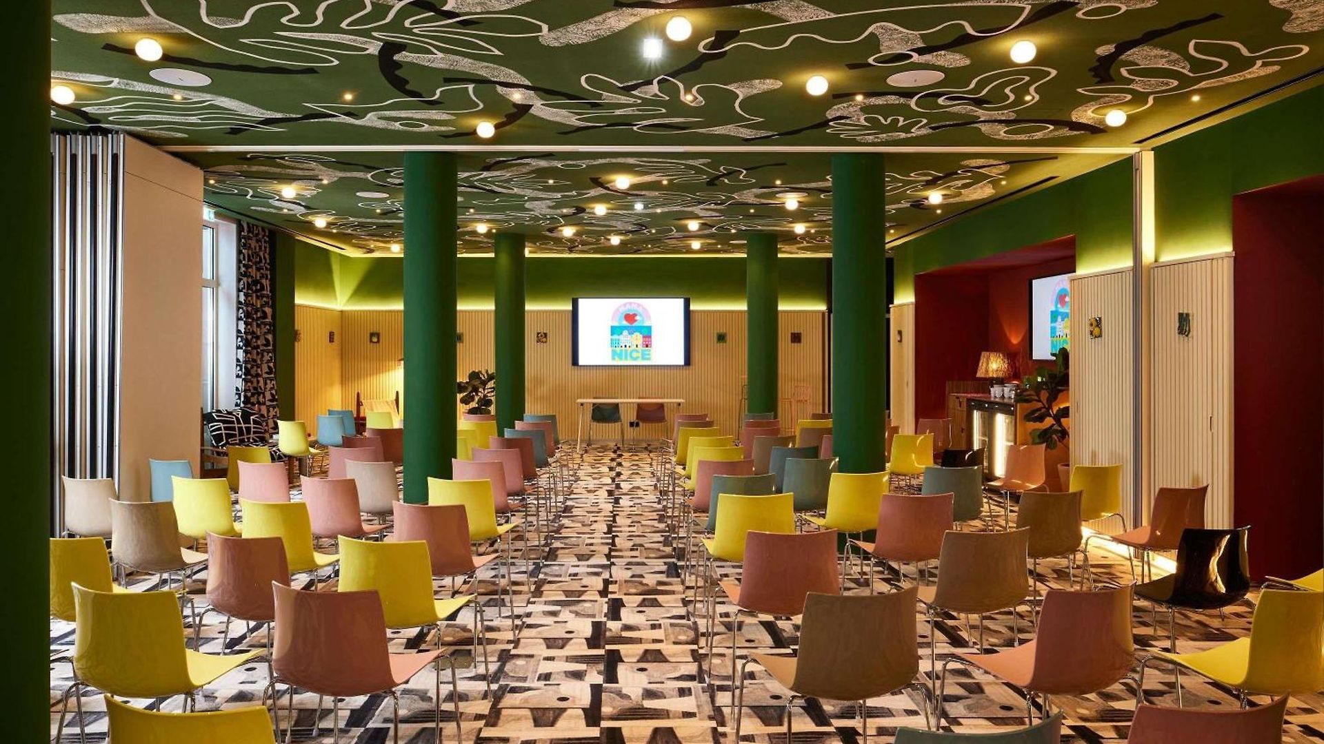 Hotel Mama Shelter 4*