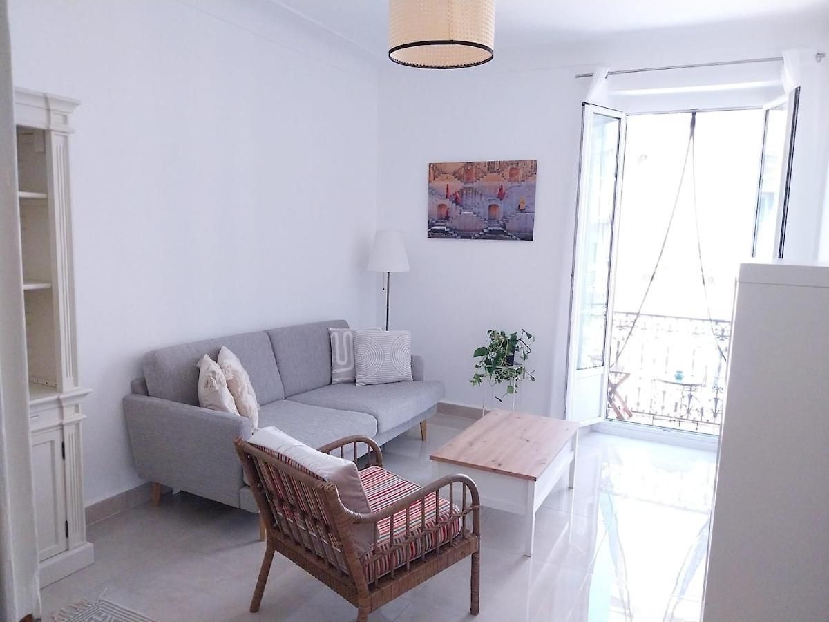 Spacious With Balcony - Center