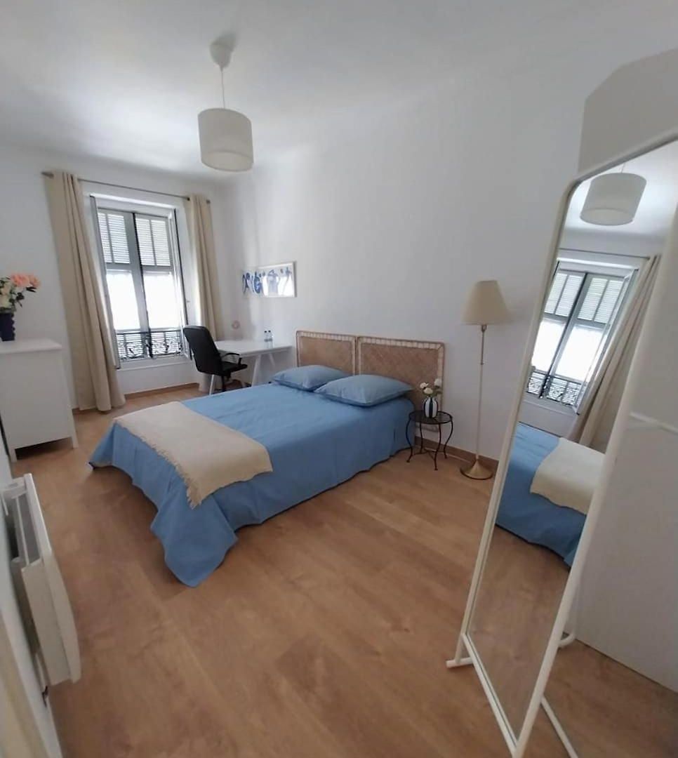 Appartement Spacious With Balcony - Center