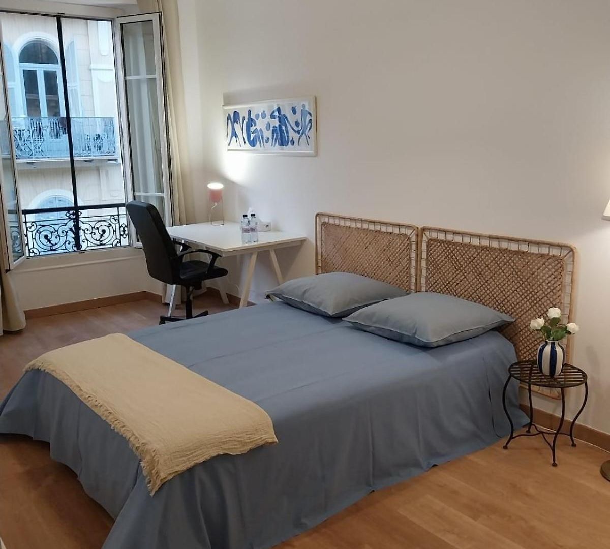 Spacious With Balcony - Center * Nice