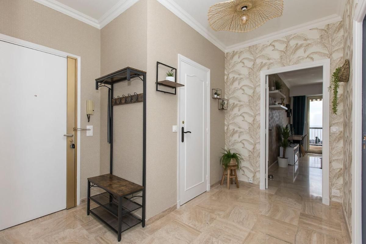 Apartment Breathtaking Panoramic View Of ! *