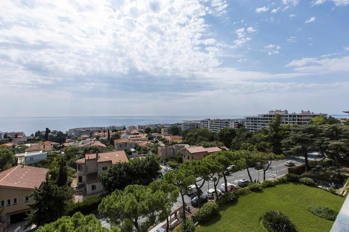 Breathtaking Panoramic View Of ! Apartment *