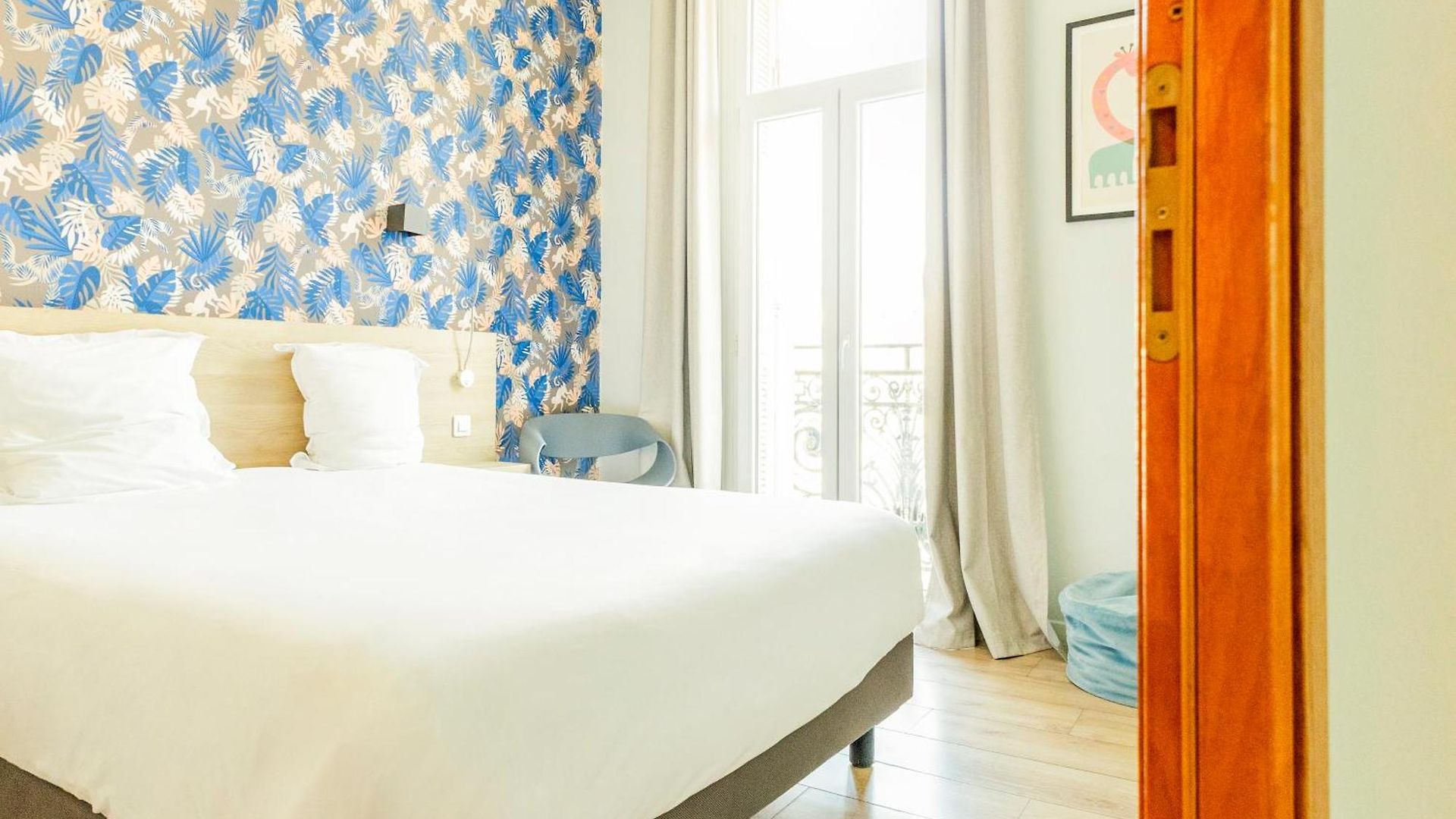 Aria Hotel 3*