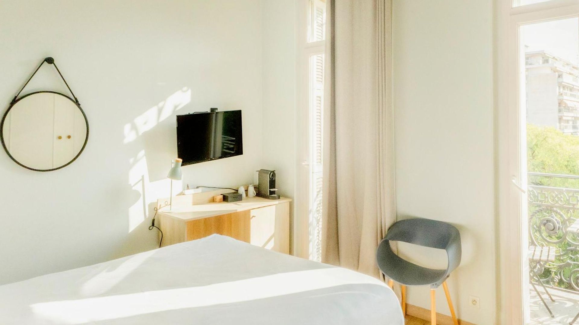 Aria Hotel 3*