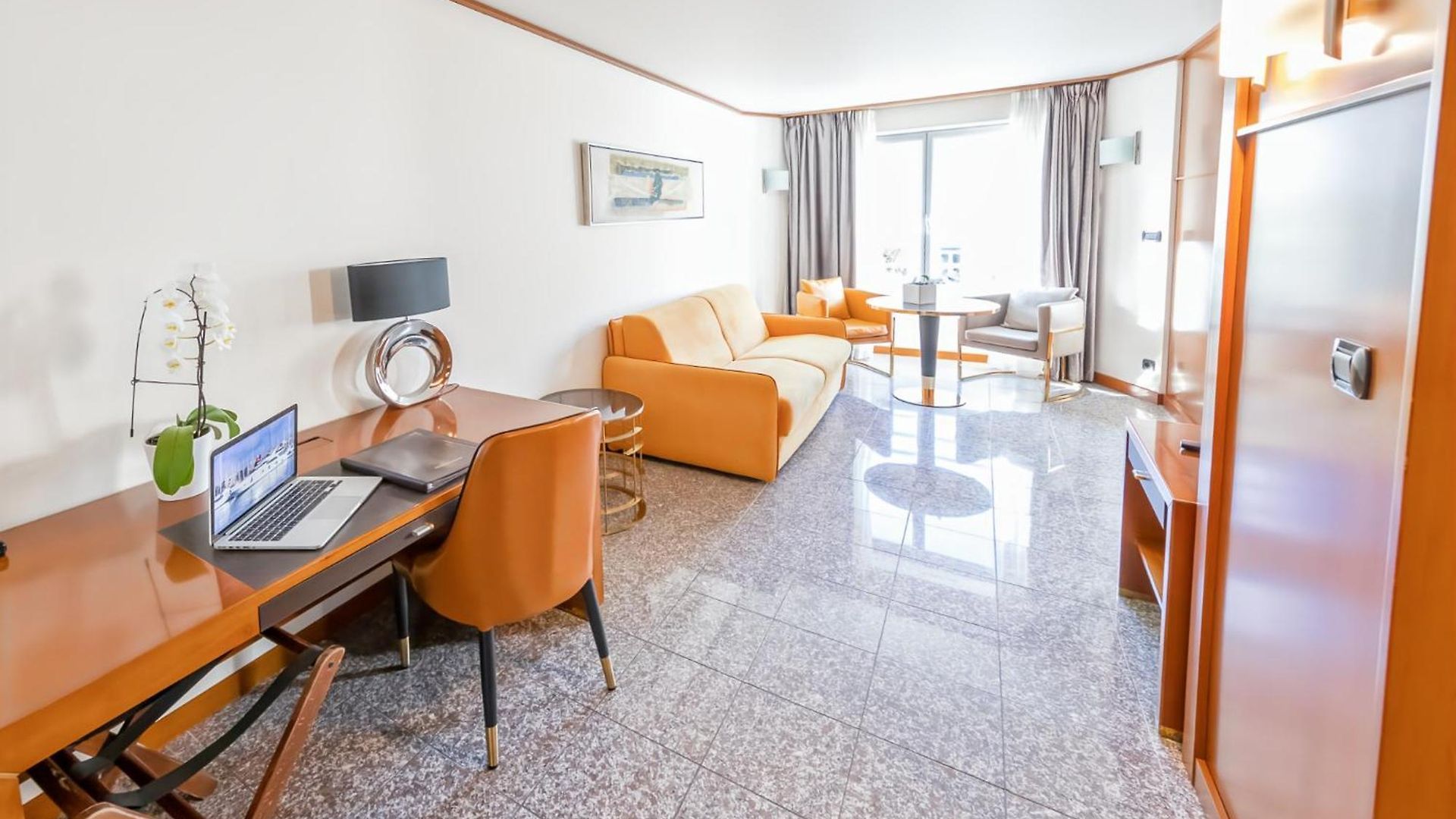 Goldstar & Hotel 4*