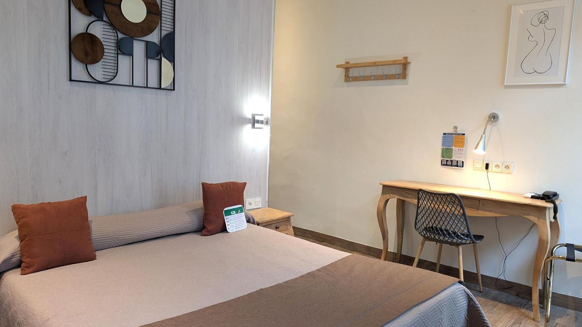H33 Hotel 2*