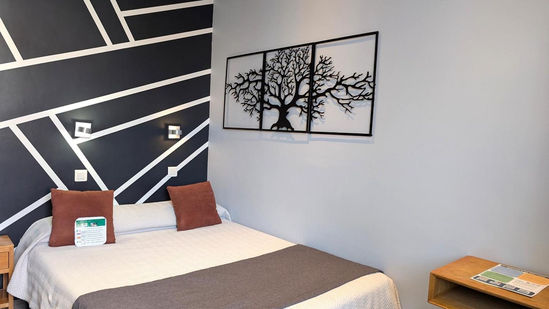 H33 Hotel 2*