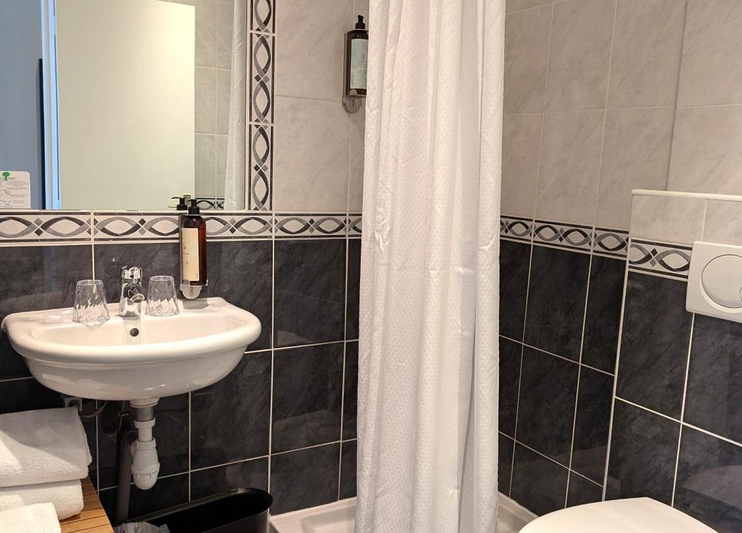 Hotel H33