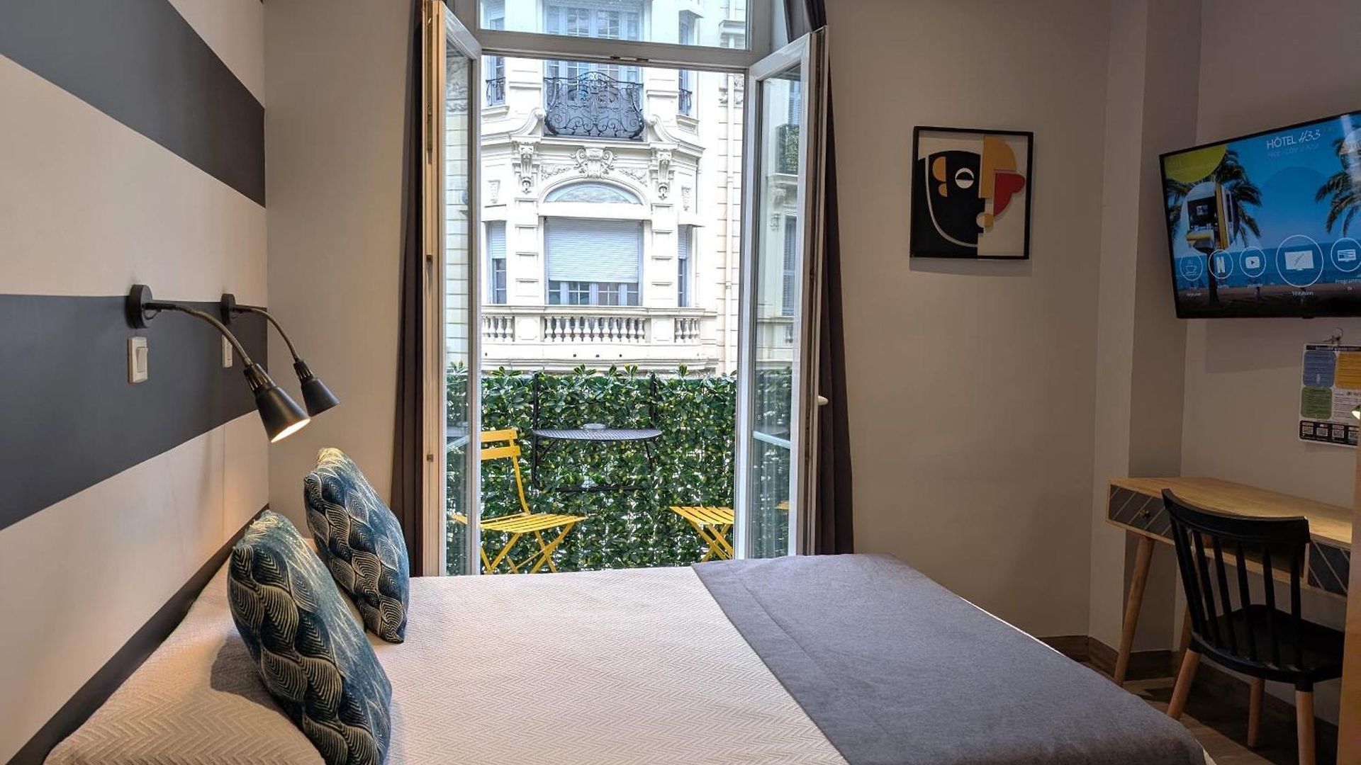 Hotel H33 2*