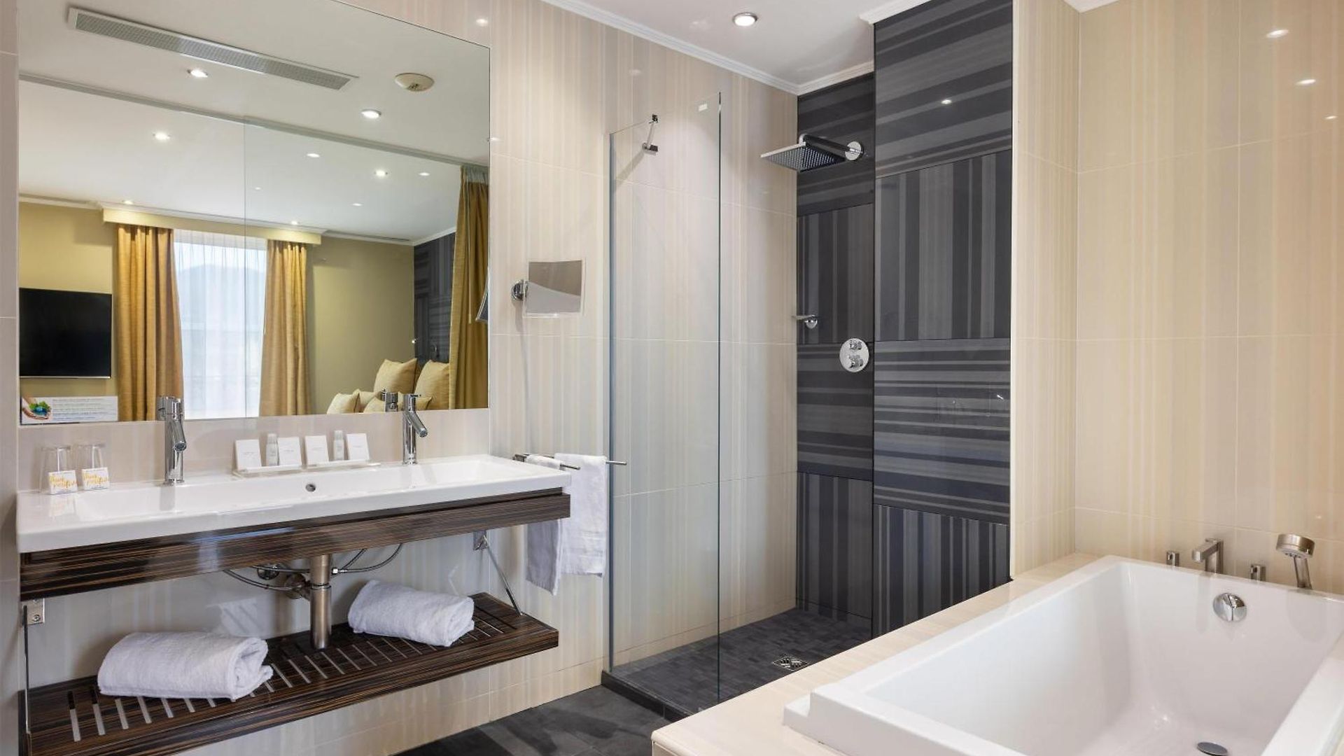 Western Massena Hotel 4*