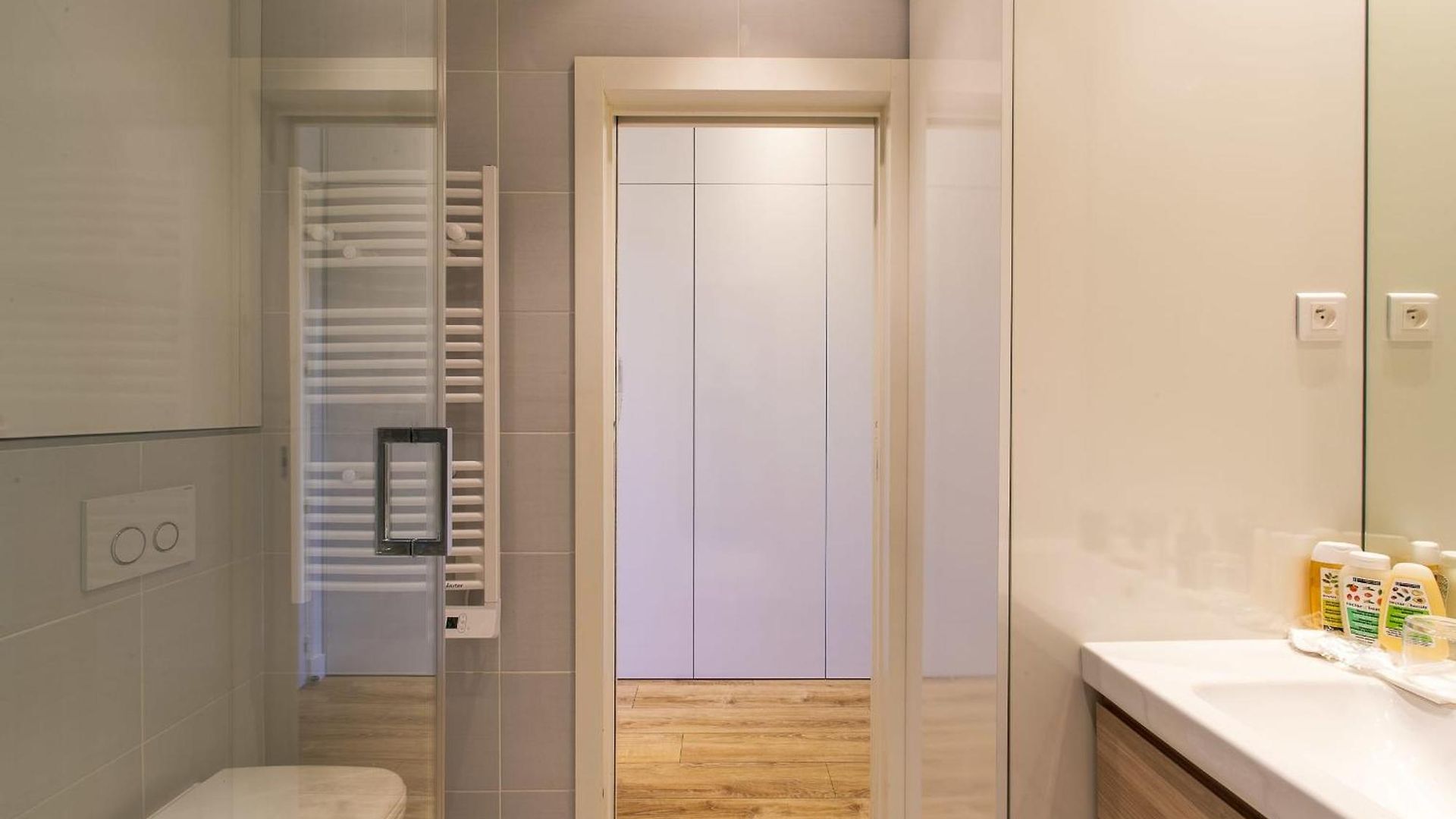 Grand Center At 2 Minutes Walk From The Appartement *