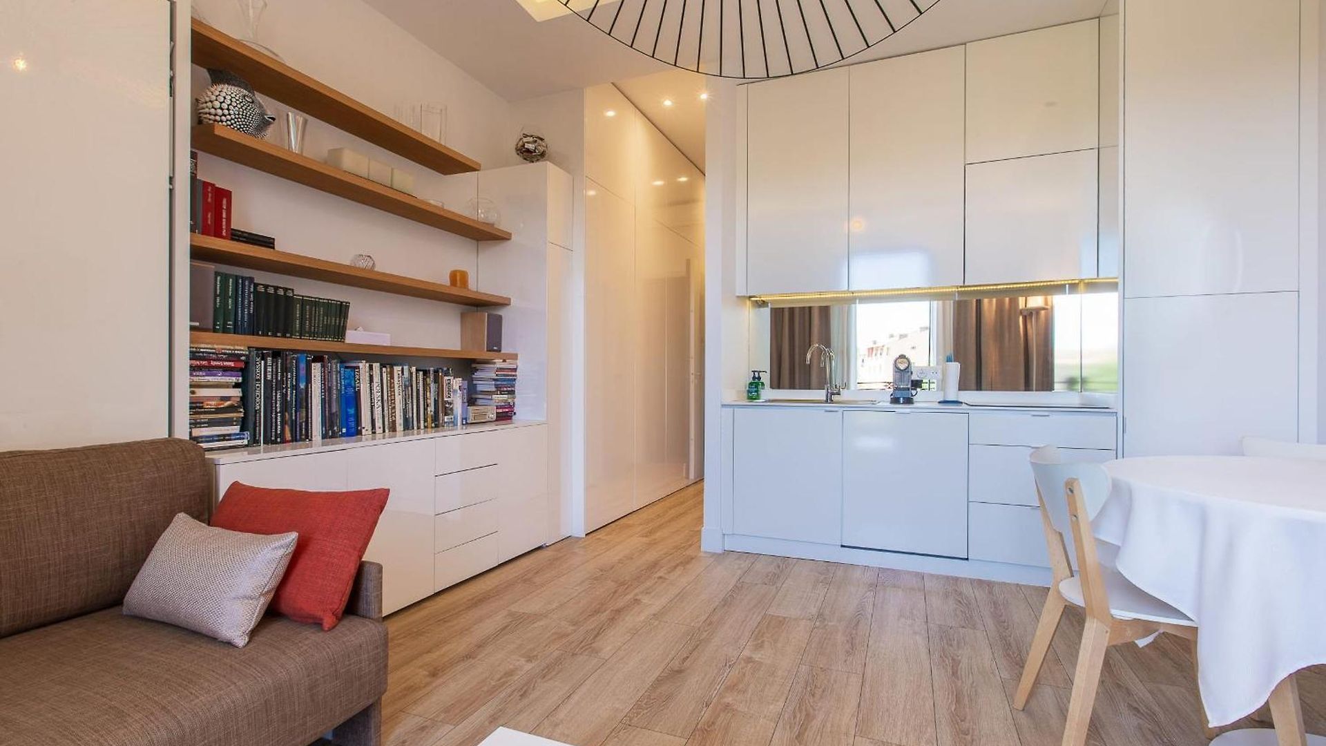 Grand Center At 2 Minutes Walk From The Appartement *