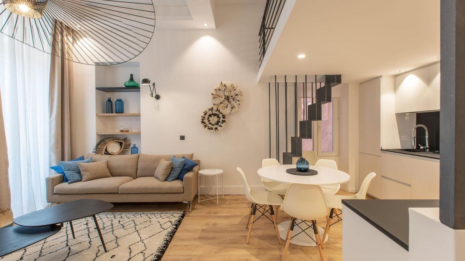 Cours Saleya Renovated 3 Bedrooms 1 Min To Air Conditioning *