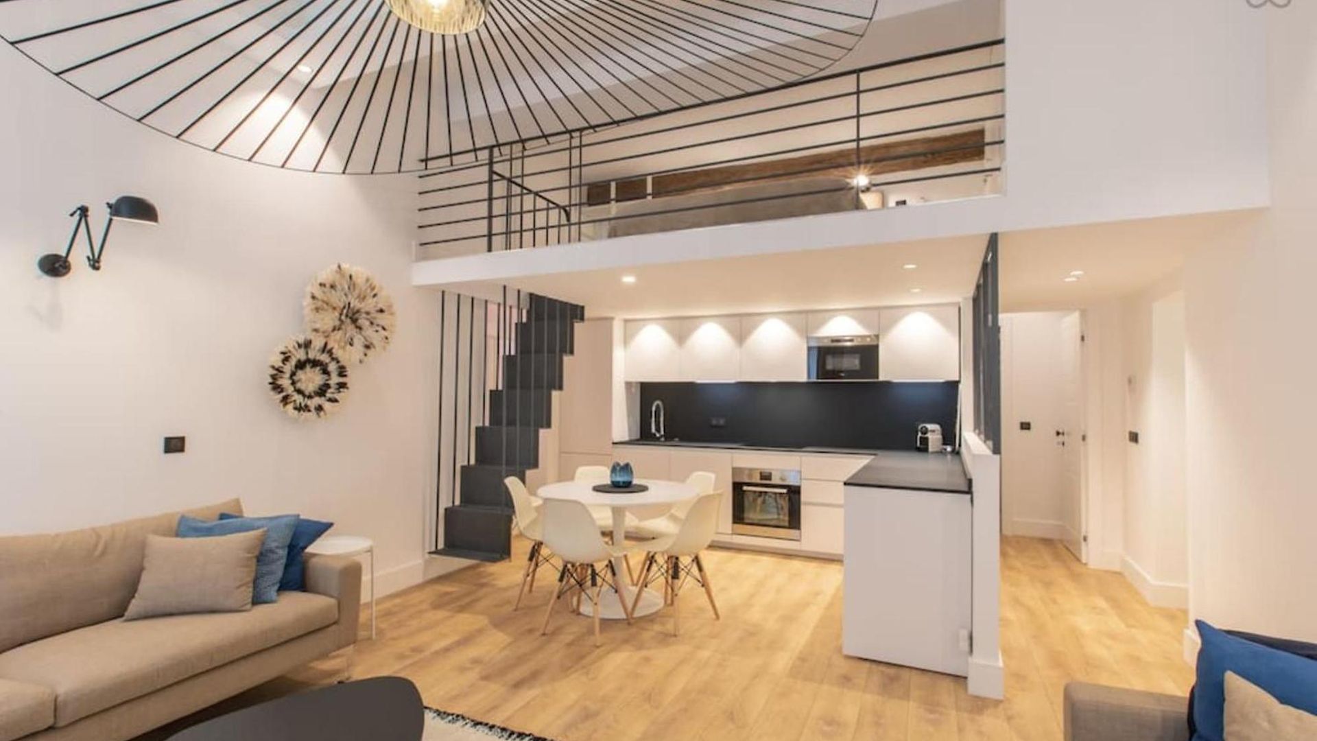 Cours Saleya Renovated 3 Bedrooms 1 Min To Air Conditioning Apartment Nice