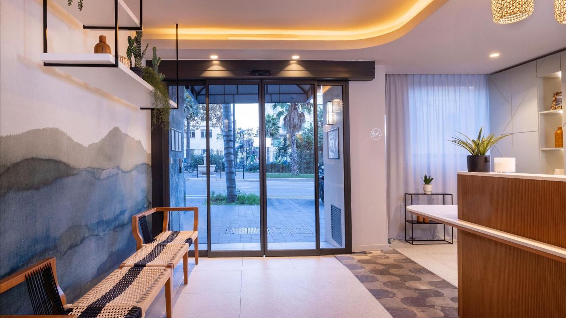 Crisol Promenade Hotel