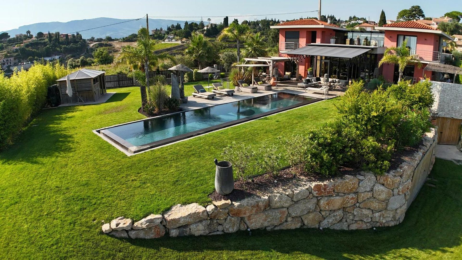Hébergement de vacances Contemporary With Views Of Cap D'antibes *