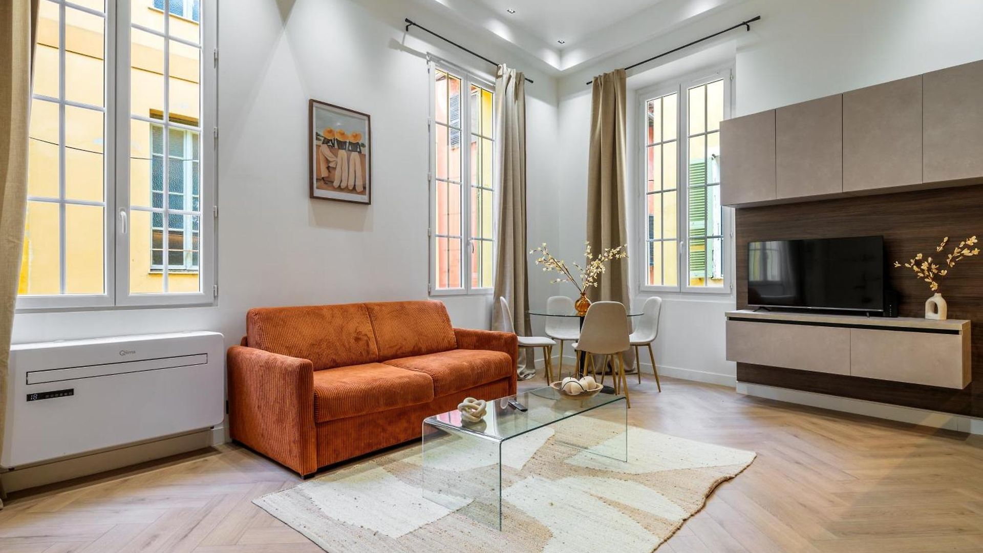 Charme Et Modernite Au Coeur Du Vieux * Nice