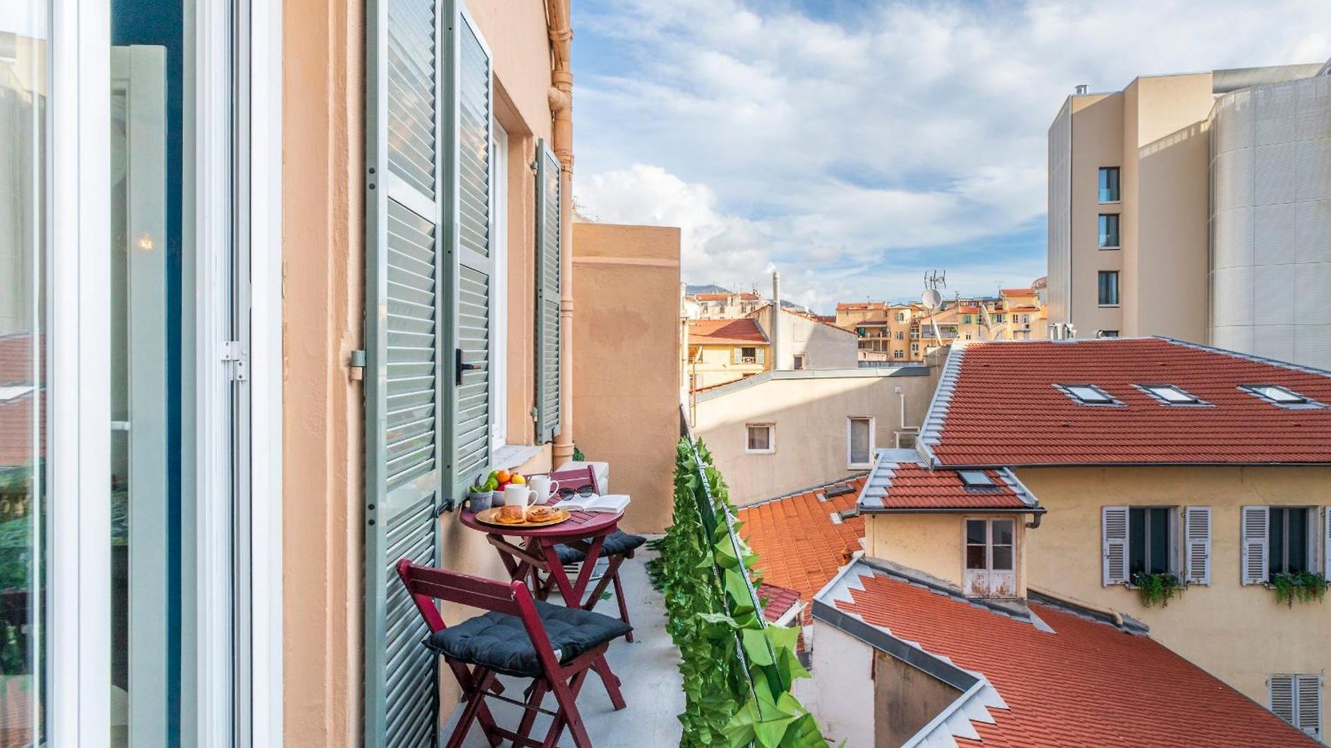 Center 2 Min Walk To Quiet Sunny Balcony *