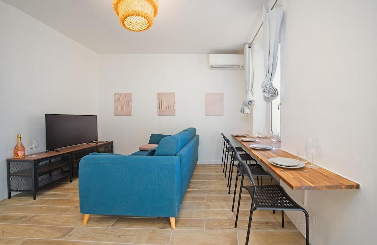 Nice, 3-room Refurbished Near Train Station Appartement