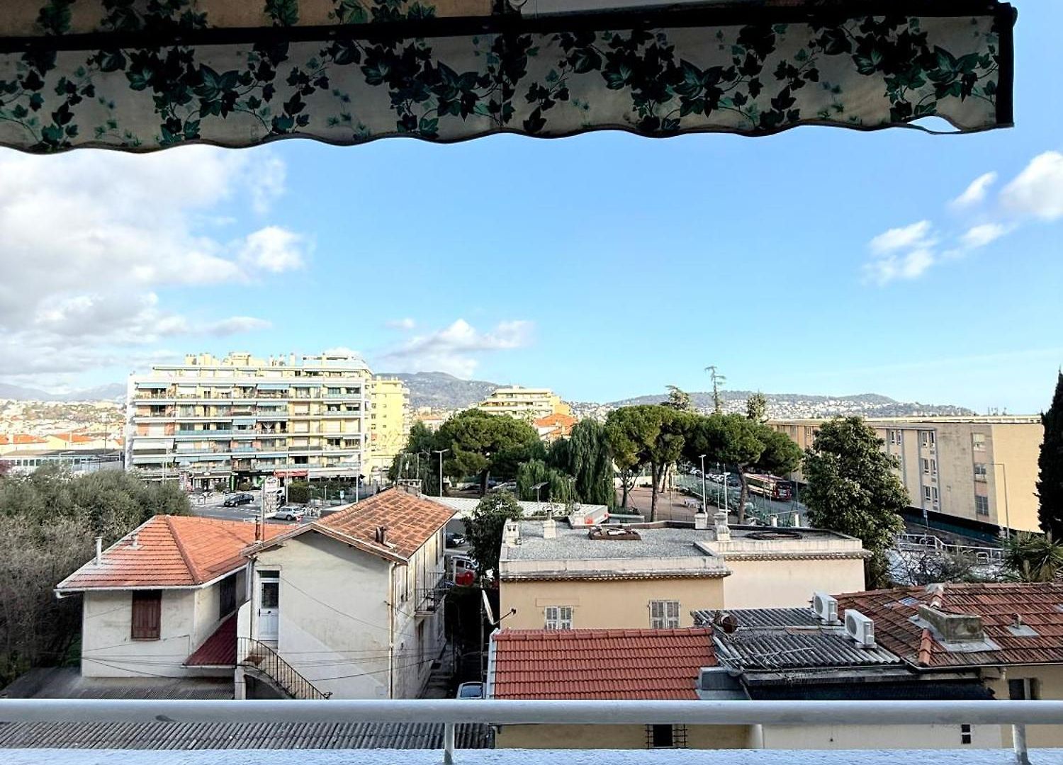 Entier 3 Pièces Agréables Café Offert