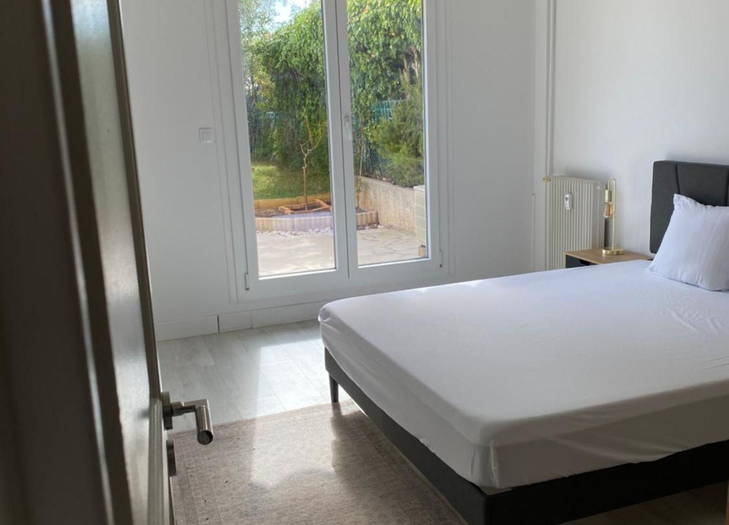 Beautiful 3 Bedroom With Garden Nice