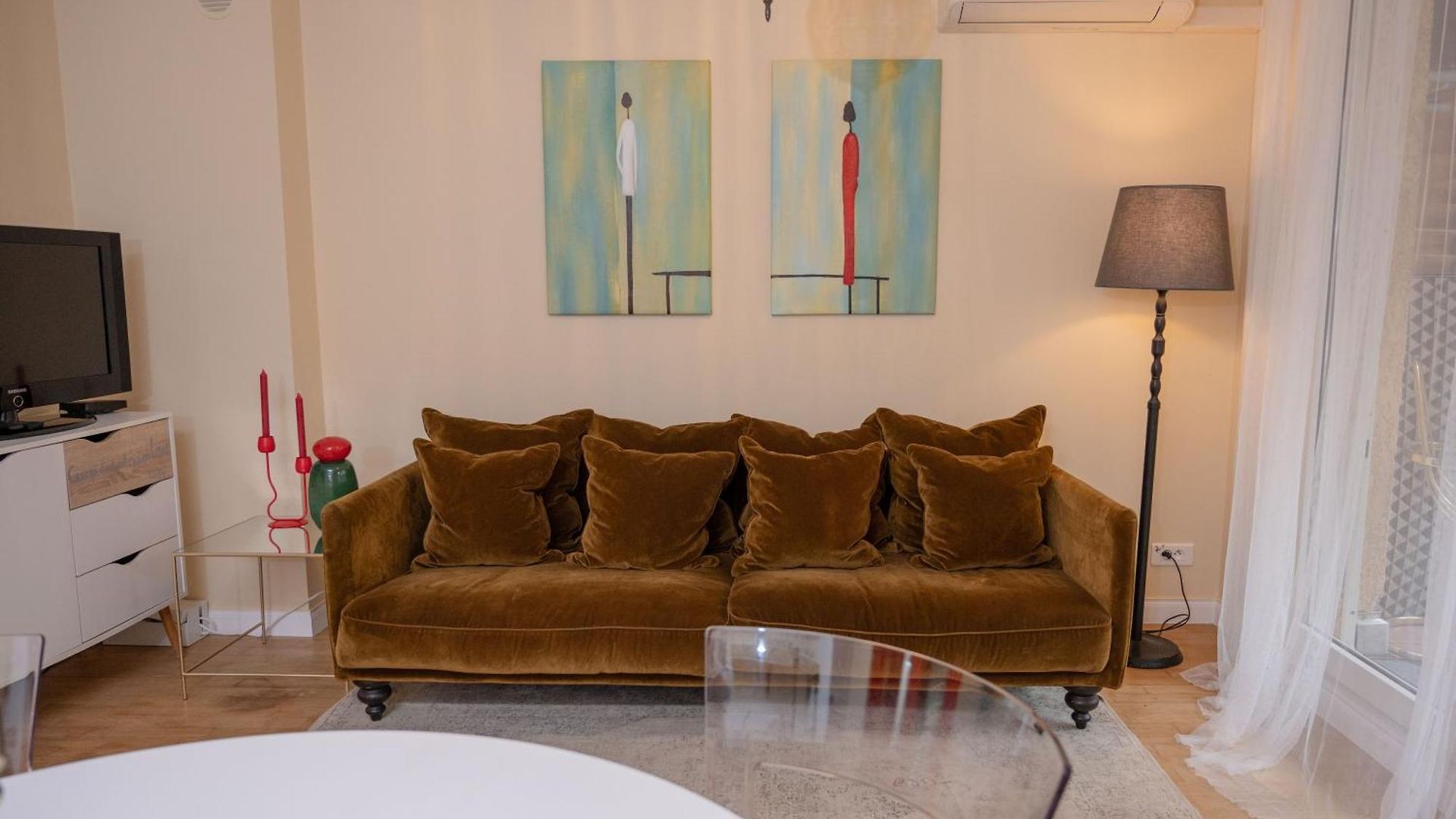 Large Magnificent Terrace Apartment