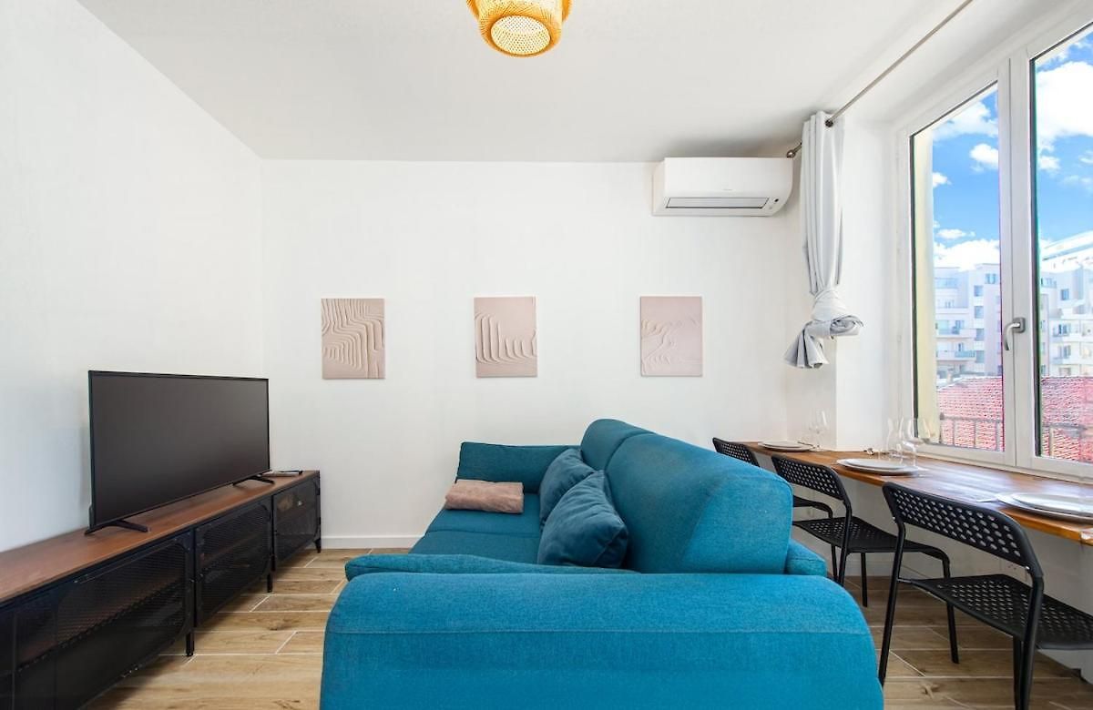 Nice, 3-room Refurbished Near Train Station *